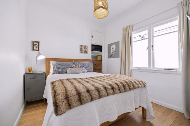 Photo of property in 12 Wairoa Road, Narrow Neck, Auckland, 0624