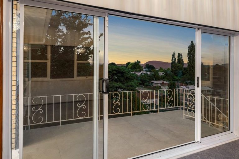 Photo of property in 90 Kawaha Point Road, Kawaha Point, Rotorua, 3010