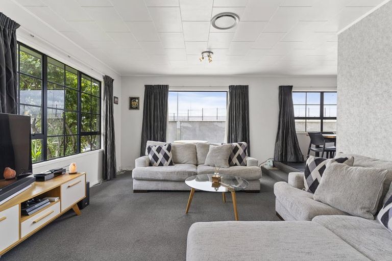 Photo of property in 19 Barbados Drive, Unsworth Heights, Auckland, 0632