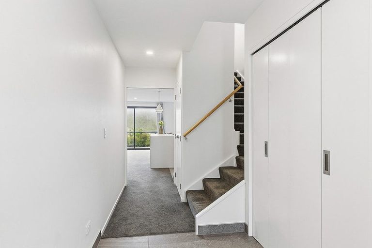 Photo of property in 28 Holystone Road, Whitby, Porirua, 5024