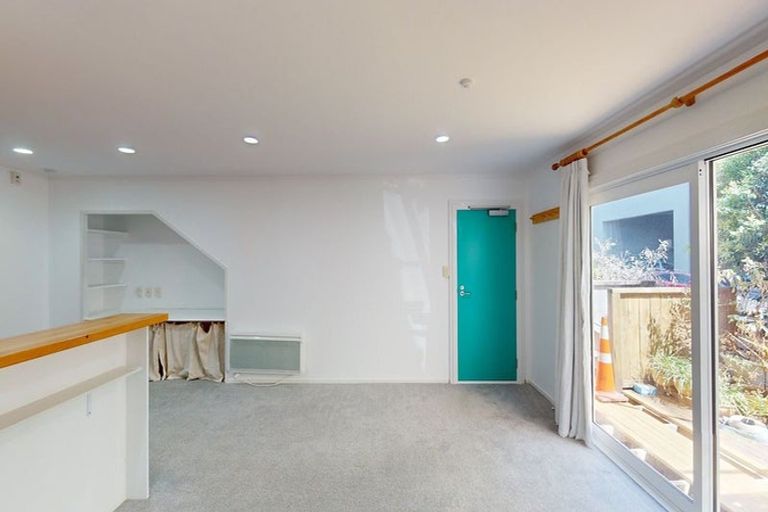 Photo of property in 19/3 Kelvin Grove, Te Aro, Wellington, 6011