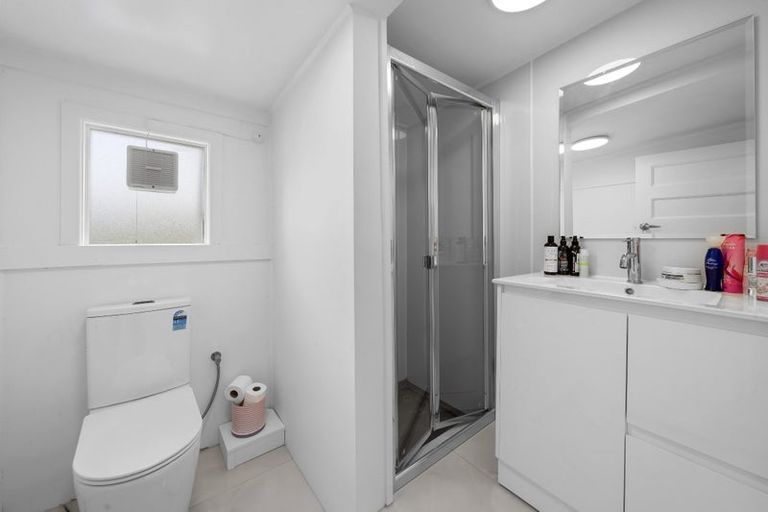 Photo of property in 21 Miller Road, Mangere Bridge, Auckland, 2022