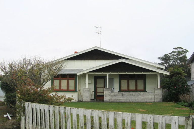Photo of property in 13 Lawrence Road, Hospital Hill, Napier, 4110