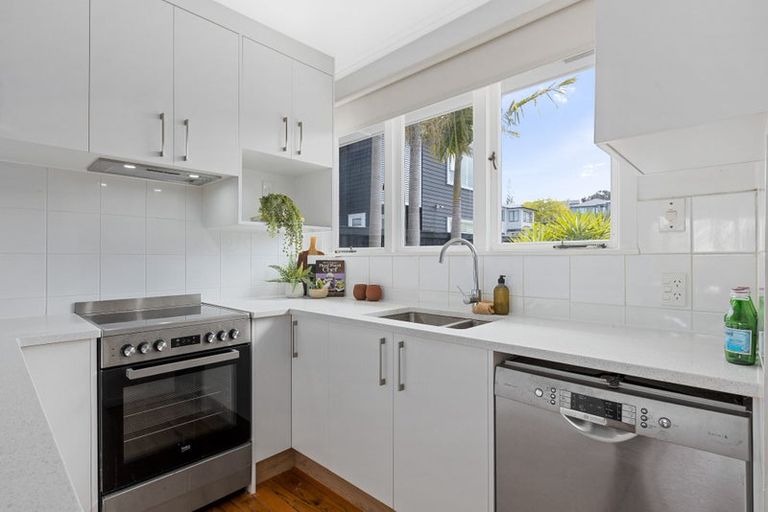 Photo of property in 1/45 Seine Road, Forrest Hill, Auckland, 0620