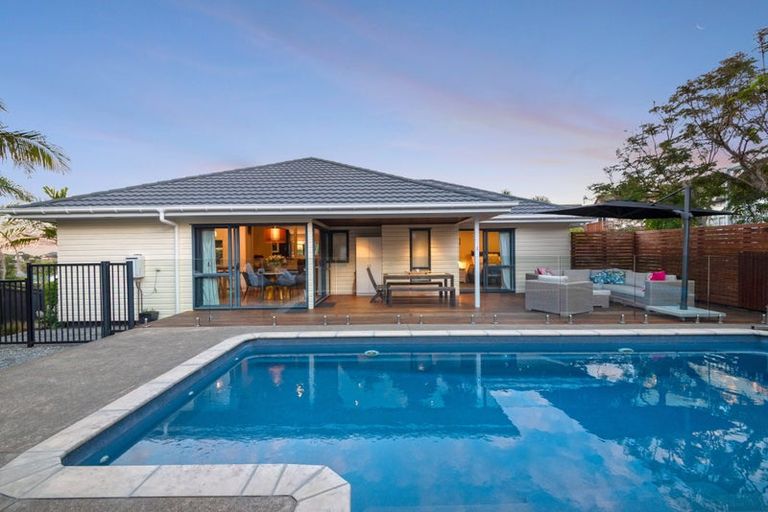 Photo of property in 83b William Bayes Place, Red Beach, 0932