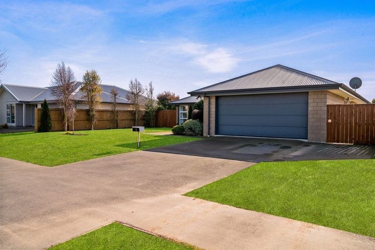 Photo of property in 16 Burnham School Road, Rolleston, 7614