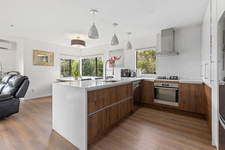 Photo of property in 16 Monkton Close, Greenhithe, Auckland, 0632