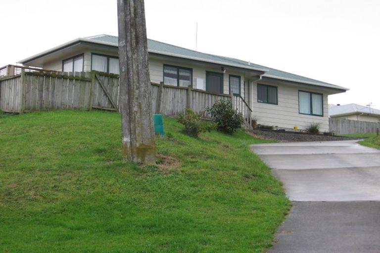 Photo of property in 23 Lydia Place, Kelvin Grove, Palmerston North, 4414