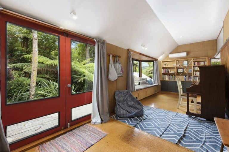 Photo of property in 77 Wyndham Road, Pinehaven, Upper Hutt, 5019