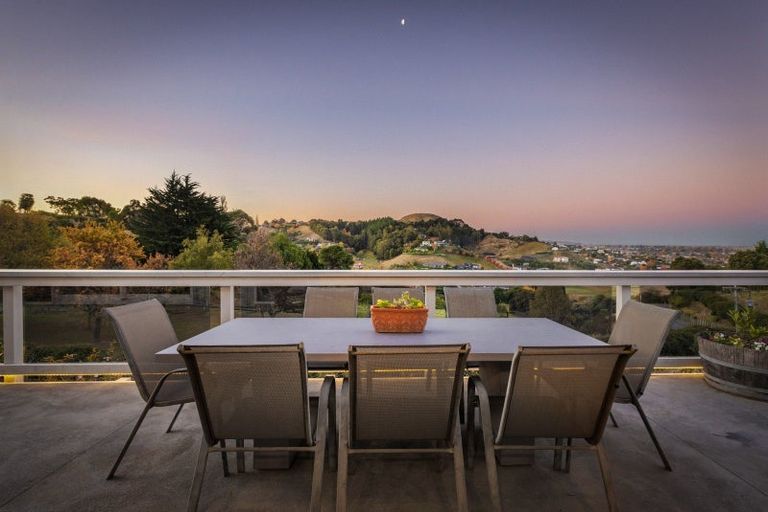 Photo of property in 1 Te Roera Drive, Taradale, Napier, 4112