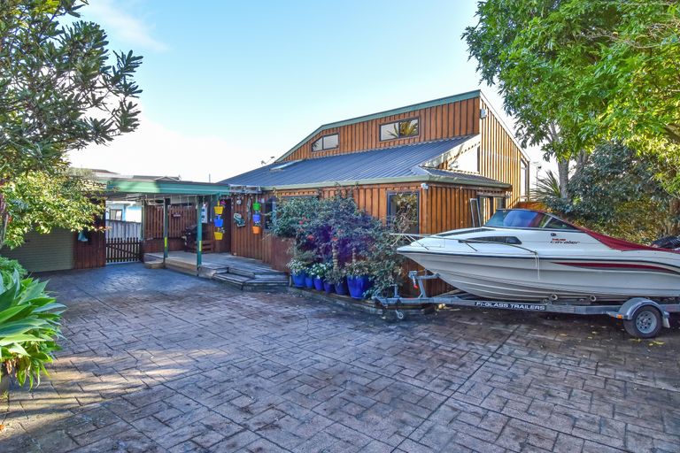 Photo of property in 2/112 Litten Road, Cockle Bay, Auckland, 2014