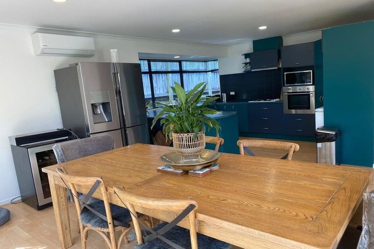 Photo of property in 6 Red Oak Place, Schnapper Rock, Auckland, 0632