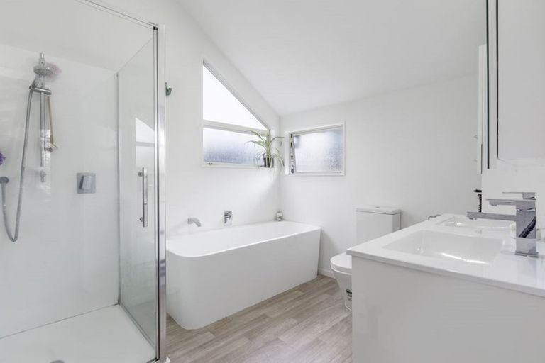 Photo of property in 18b Holiday Road, Stanmore Bay, Whangaparaoa, 0932