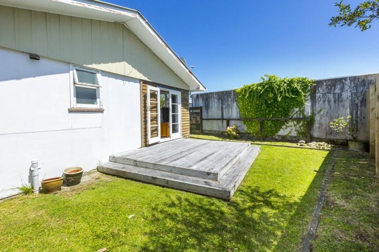 Photo of property in 28 Moeraki Road, Maoribank, Upper Hutt, 5018