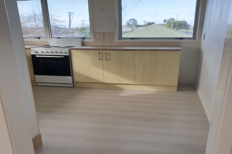 Photo of property in 1/940 East Coast Road, Northcross, Auckland, 0630