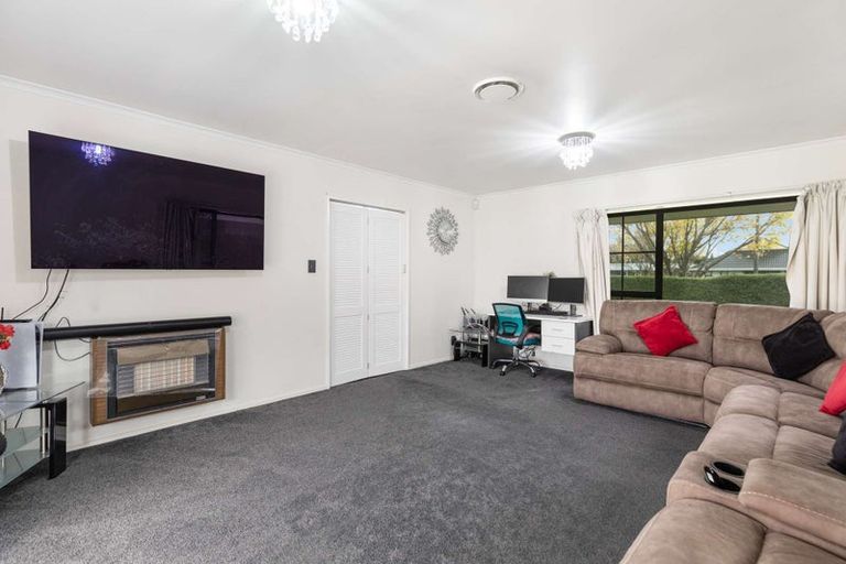 Photo of property in 95 John F Kennedy Drive, Milson, Palmerston North, 4414