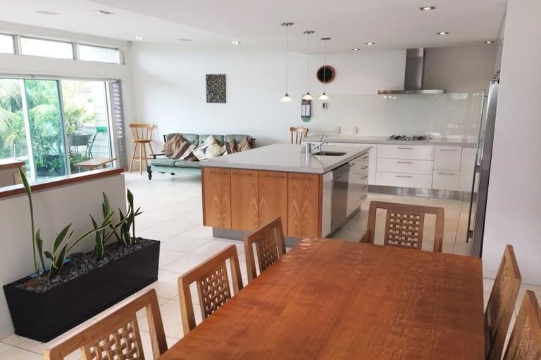 Photo of property in 47 Spinnaker Drive, Te Atatu Peninsula, Auckland, 0610