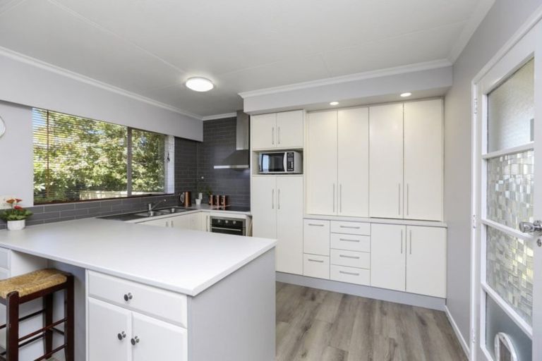 Photo of property in 5 Kauri Street, Inglewood, 4330