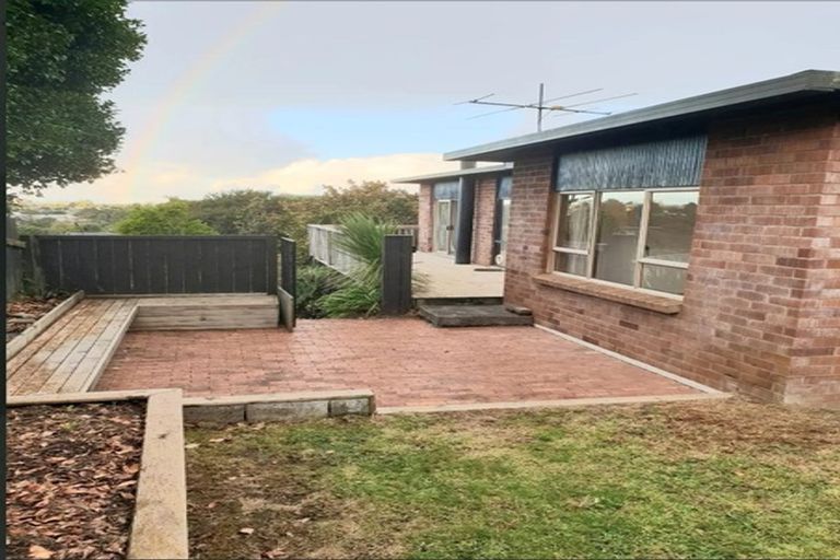 Photo of property in 27 Noeleen Street, Glenfield, Auckland, 0629