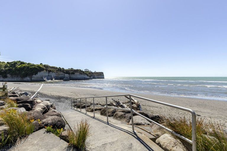 Photo of property in 59 Fifth Avenue, Urenui, 4377