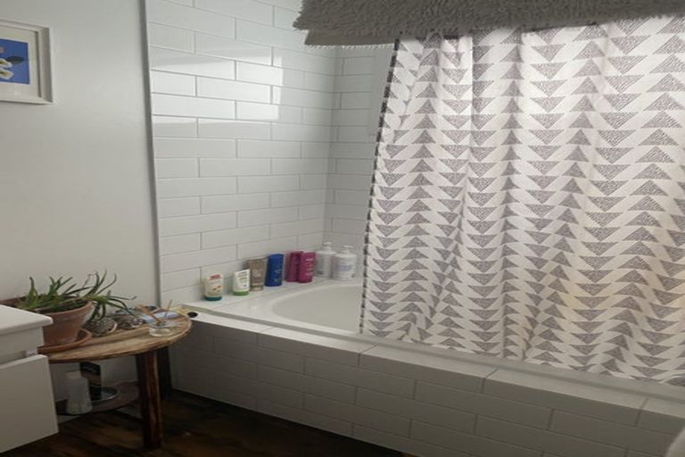 Photo of property in 28 Mortimer Terrace, Aro Valley, Wellington, 6021