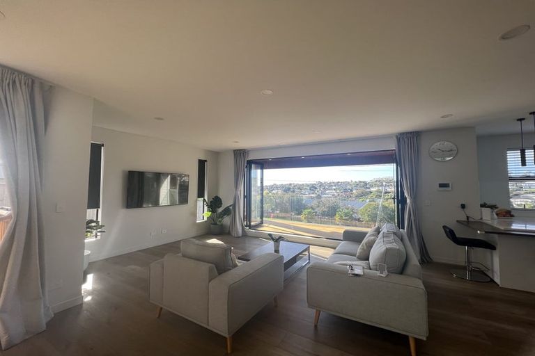 Photo of property in 26 Kiteroa Terrace, Rothesay Bay, Auckland, 0630