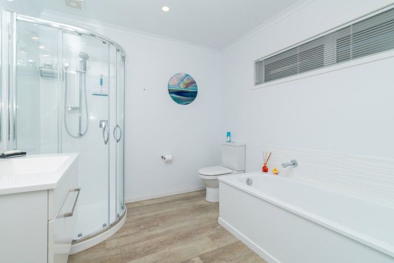 Photo of property in 20a Upper Bow Street, Raglan, 3225