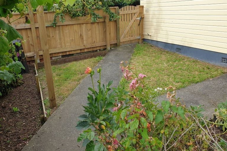 Photo of property in 1/1067 Fergusson Drive, Clouston Park, Upper Hutt, 5018