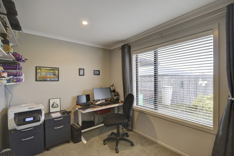 Photo of property in 2 Devon Lane, Carterton, 5713