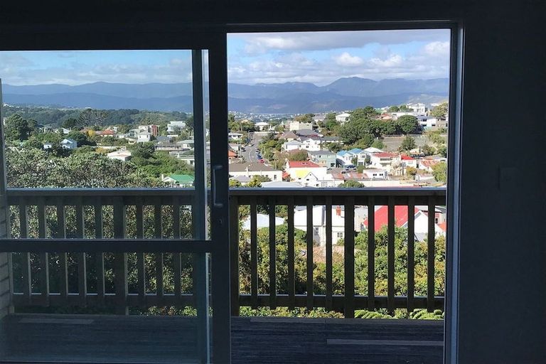 Photo of property in 25 Sugarloaf Road, Brooklyn, Wellington, 6021