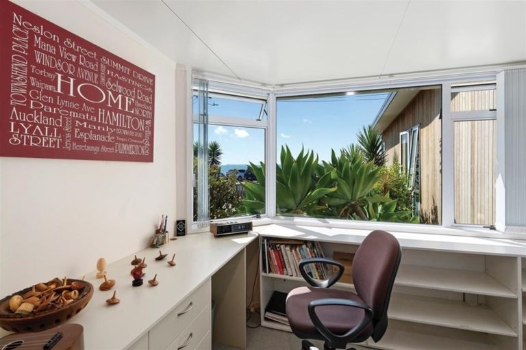 Photo of property in 2/31 Manly Esplanade, Browns Bay, Auckland, 0630