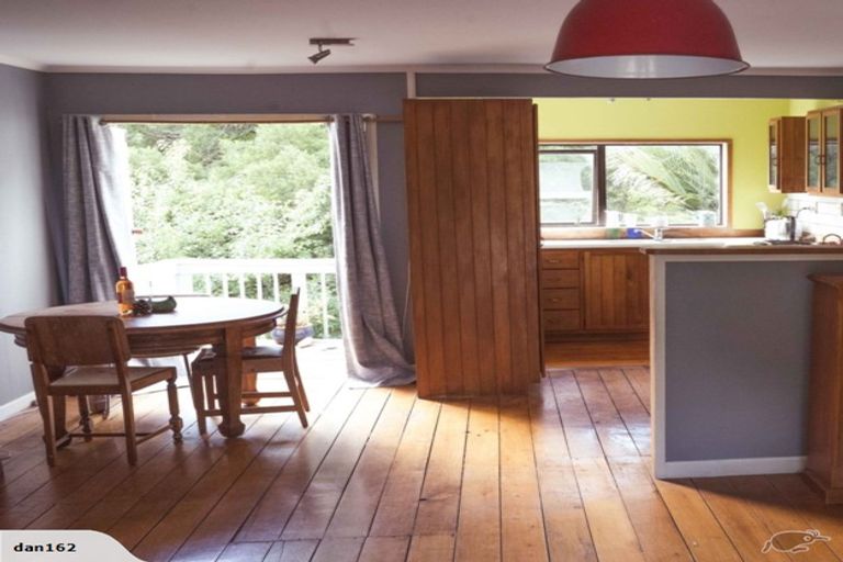 Photo of property in 21 Rauhuia Crescent, Parau, Auckland, 0604