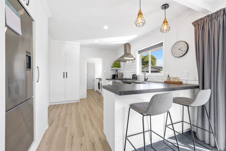 Photo of property in 7 Pinehurst Crescent, Russley, Christchurch, 8042