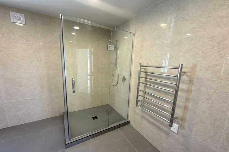 Photo of property in 1/80 Knights Road, Rothesay Bay, Auckland, 0630
