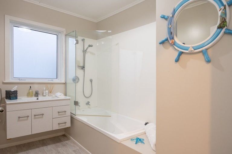 Photo of property in 10 Marine Parade South, Foxton Beach, Foxton, 4815