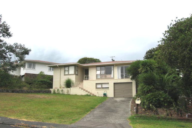 Photo of property in 17 Wylie Avenue, Sunnynook, Auckland, 0620