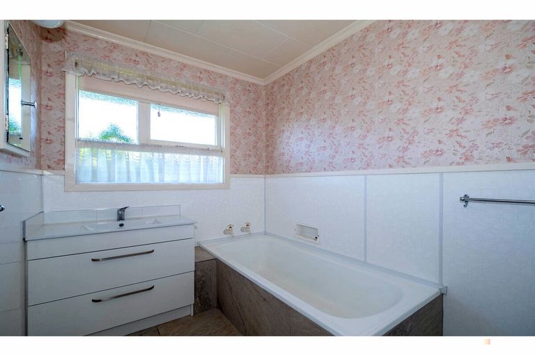 Photo of property in 1 Cashel Street, Waimate, 7924