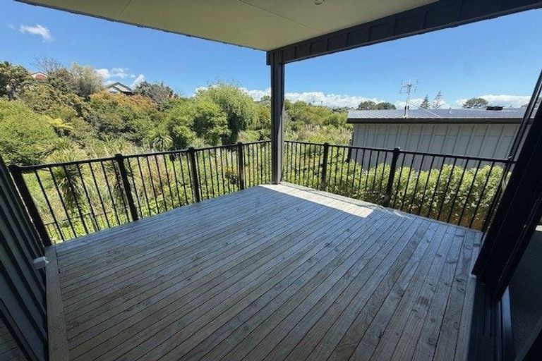 Photo of property in 16 Wrybill Way, Welcome Bay, Tauranga, 3112