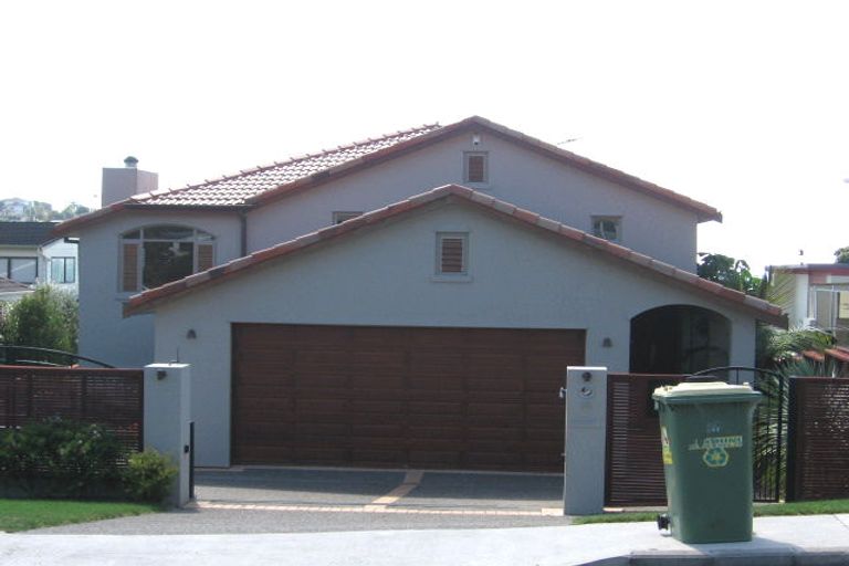 Photo of property in 31 Bournemouth Terrace, Murrays Bay, Auckland, 0630