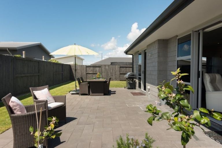 Photo of property in 5 Coutts Street, Papamoa Beach, Papamoa, 3118