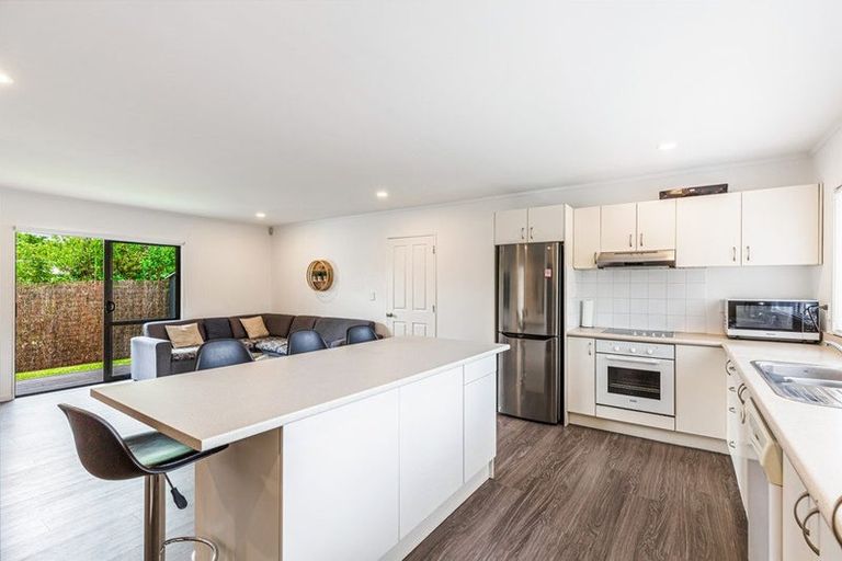 Photo of property in 9/17 Neta Grove, Henderson, Auckland, 0612