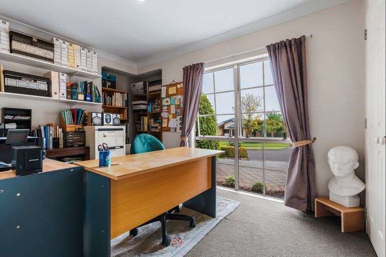 Photo of property in 1 Bramley Drive, Rototuna, Hamilton, 3210