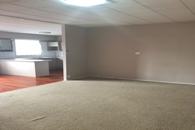 Photo of property in 17 Viola Avenue, Mangere East, Auckland, 2024