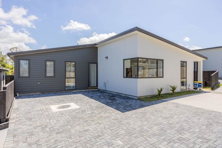 Photo of property in 3/101 Hobsonville Road, West Harbour, Auckland, 0618