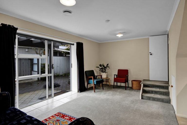 Photo of property in 14 Montana Place, Merrilands, New Plymouth, 4312