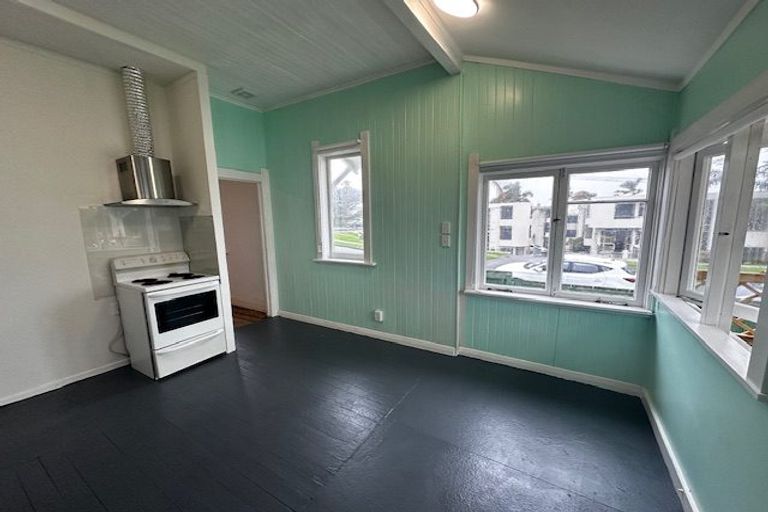 Photo of property in 374 Lake Road, Takapuna, Auckland, 0622