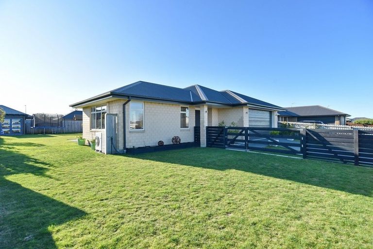 Photo of property in 10 Wairepo Close, Rangiora, 7400