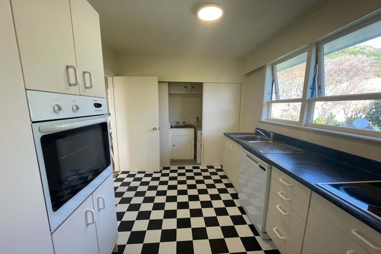 Photo of property in 2/9 Miro, Eastbourne, Lower Hutt, 5013