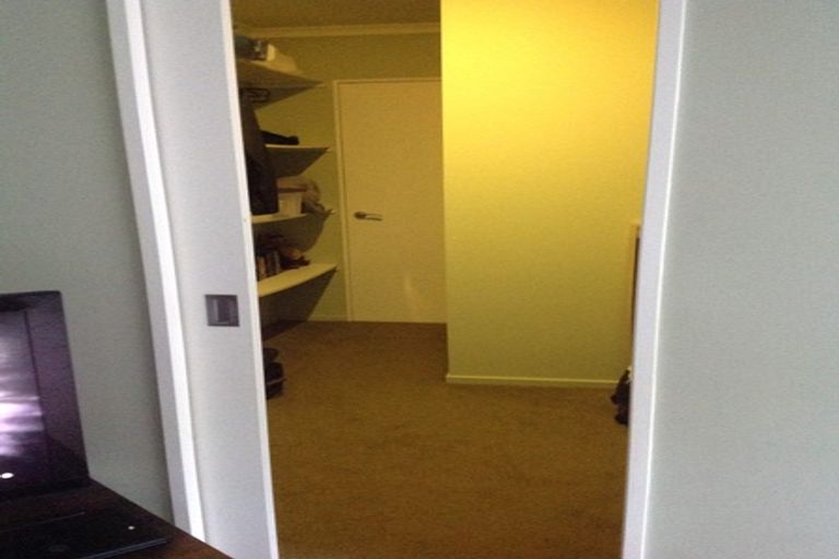 Photo of property in 36b Tamworth Crescent, Newlands, Wellington, 6037