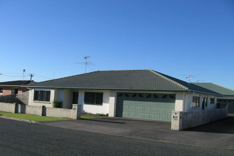 Photo of property in 2/25 Edward Avenue, Orewa, 0931